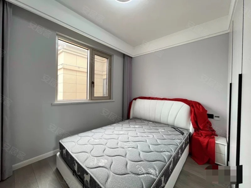 新二中二小旁，沔阳清华园，精装大三房两卫，可拎包人住！单价5字头，老证