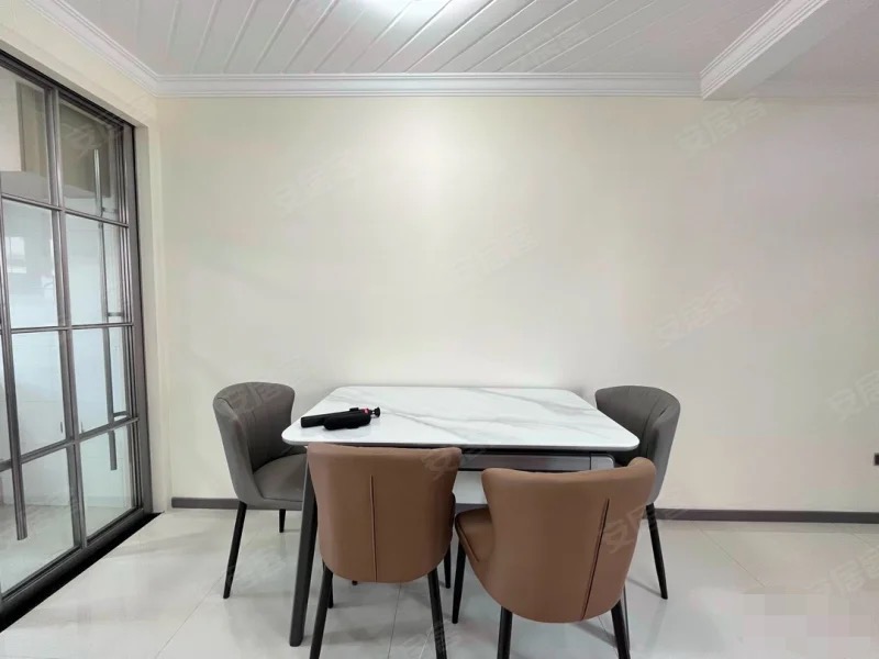 和合国际，精装三房，九成新，电梯10楼，南北通透，家电齐全，采光好，证满二