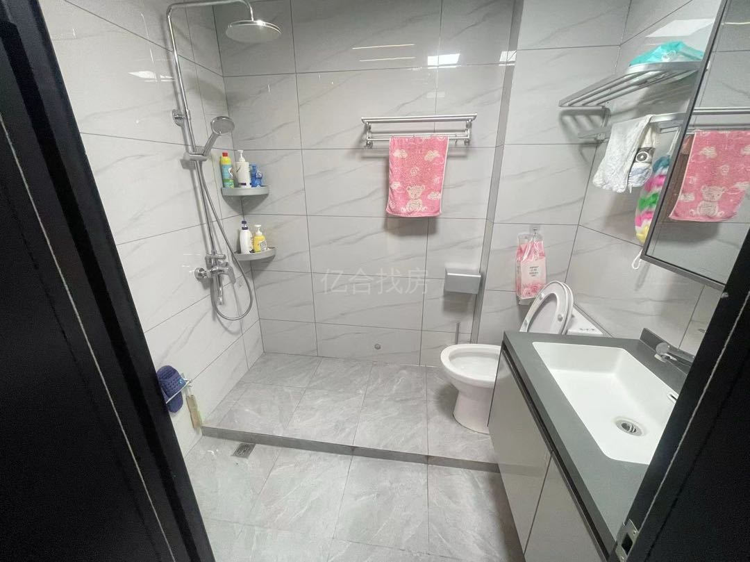 出售枫丹苑二次精装修的三房两卫房