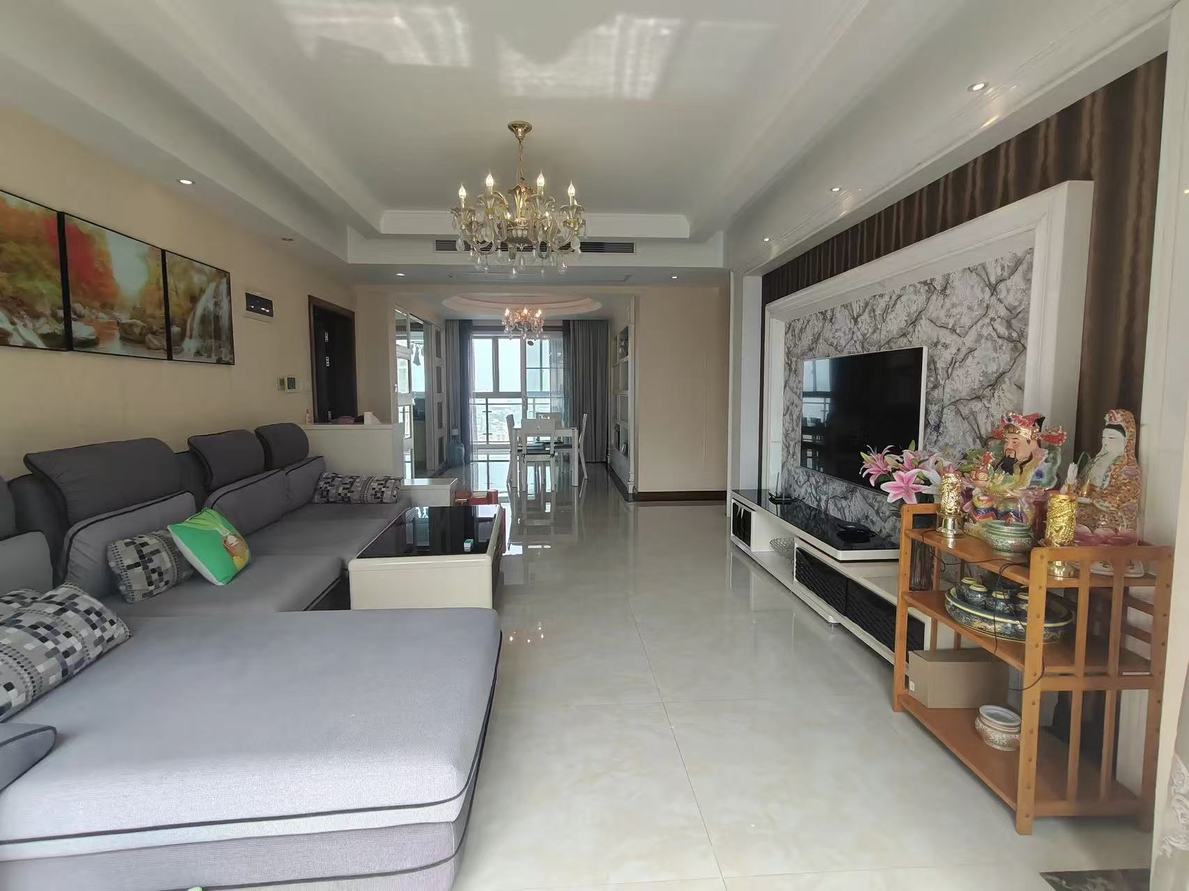 城南，紫金城， 全屋品牌家具，带暖气片。单价4千多，好楼层，证满二