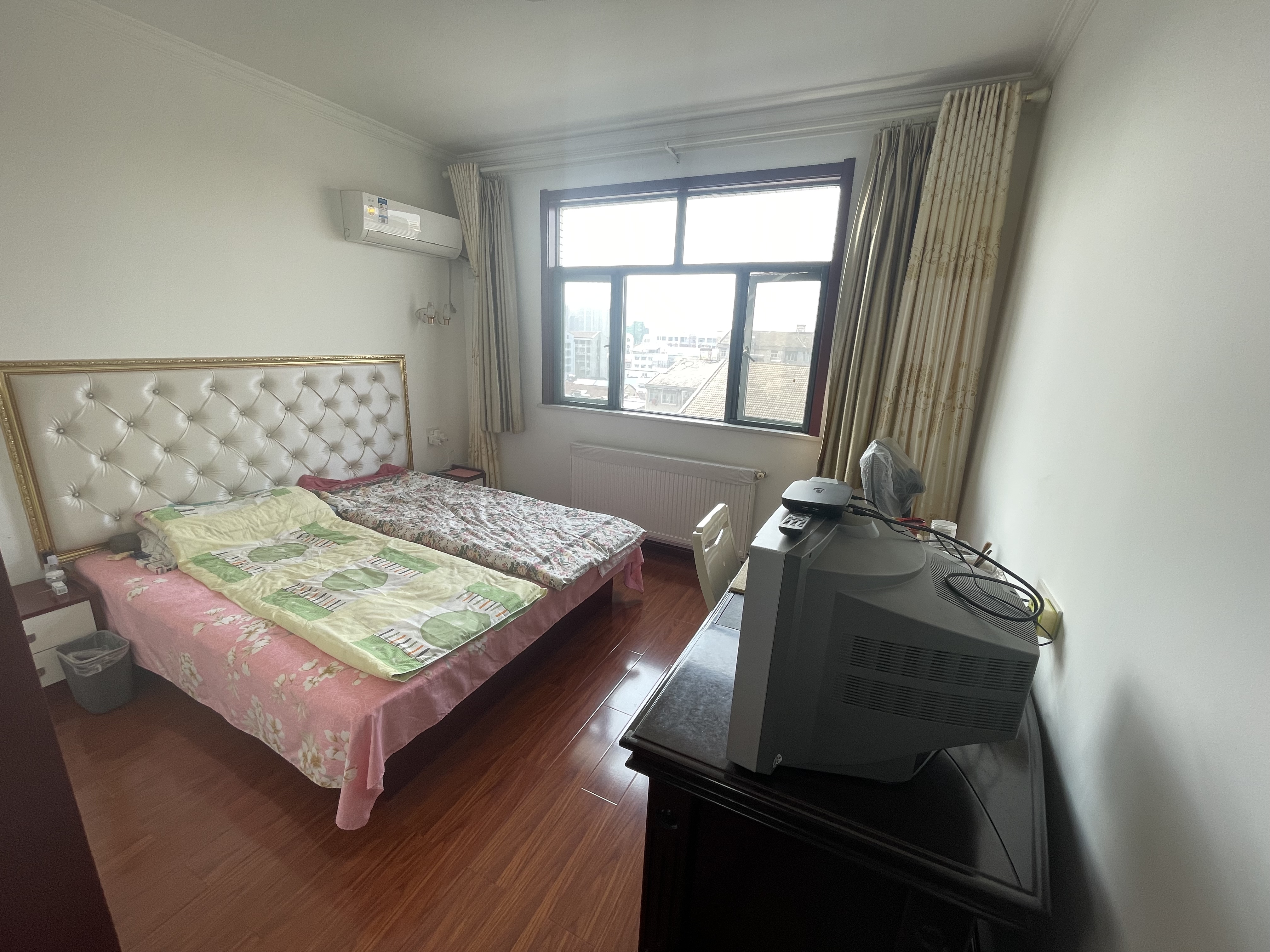 幸福里小区.精装三房两卫.全屋暖气片.证件满二.看房方便