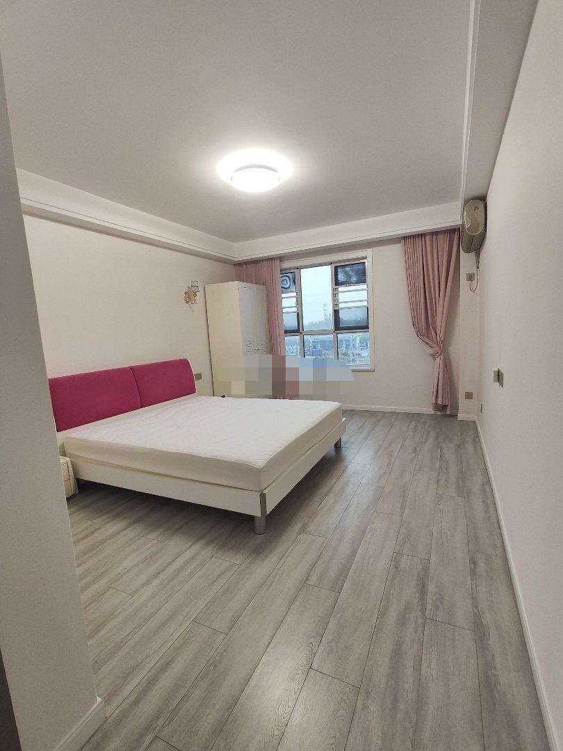 245，沔阳·清华园，精装大平层四房，新二钟双书包房，9成新，带国粹房+衣帽间，人车分流，证满二