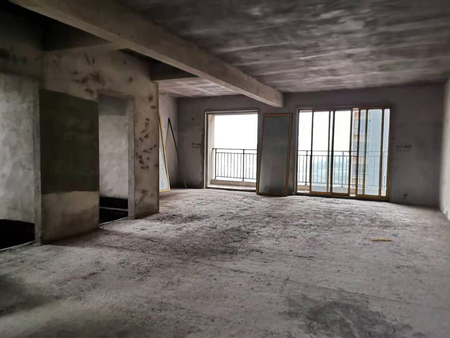 新三中旁，元泰未来城，大三房，南北通透户型