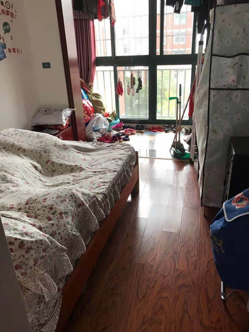 城南精装步梯4楼，看房方便，带地下室精装修