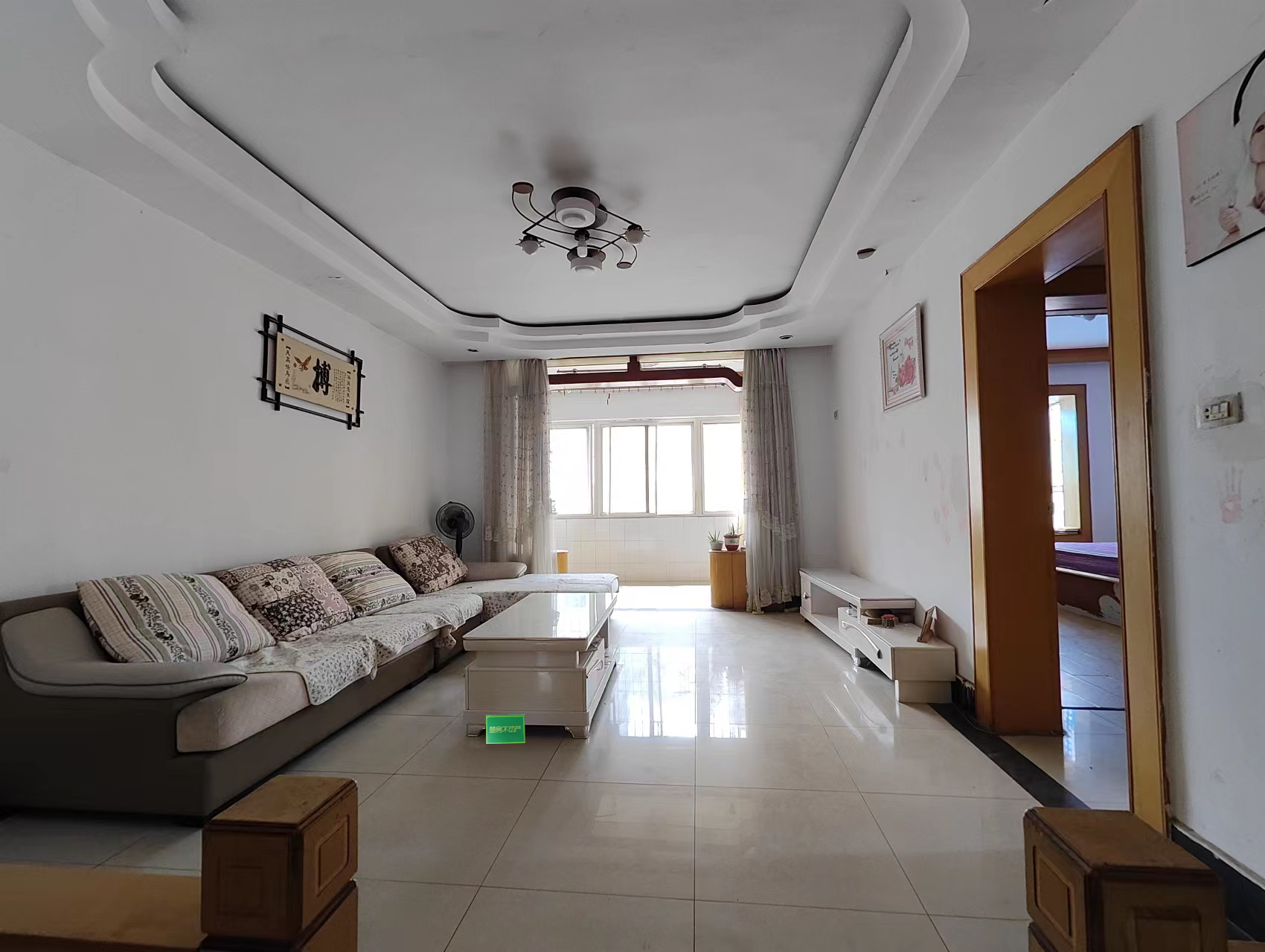 华宝芙蓉花园大三房两卫，小区的环境很好，居民素质高 地理位置优越停车方便