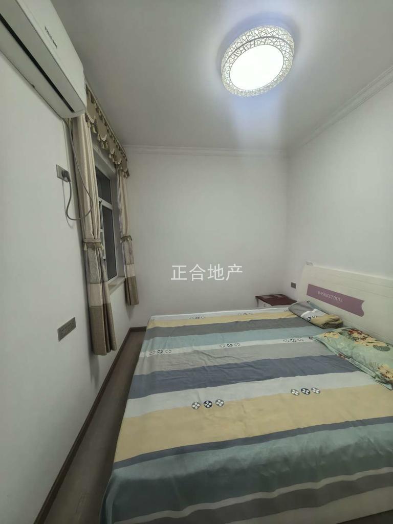 业主诚心出售，天诚缘，精装三房，成色新。拎包即可