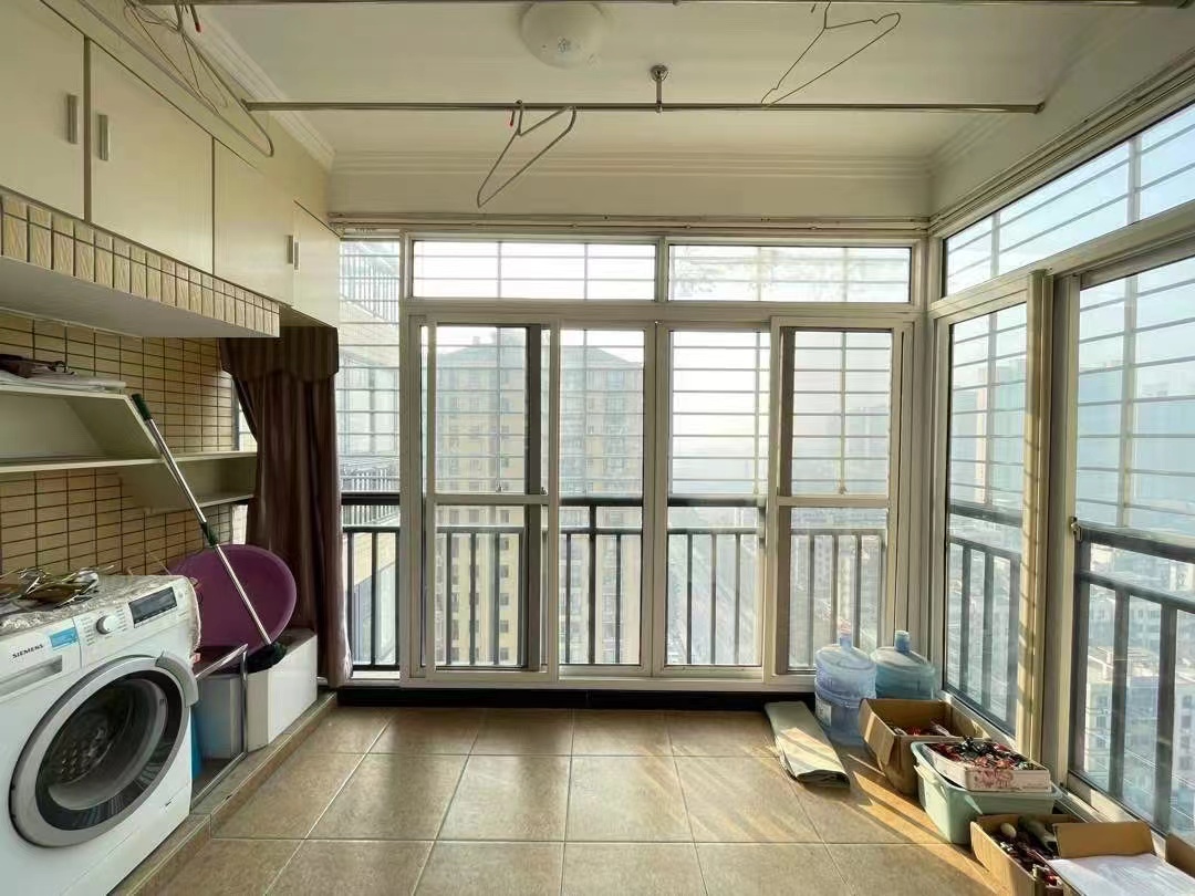 33，仙桃xiao学旁，电梯小高层，南北通透，送入户花园