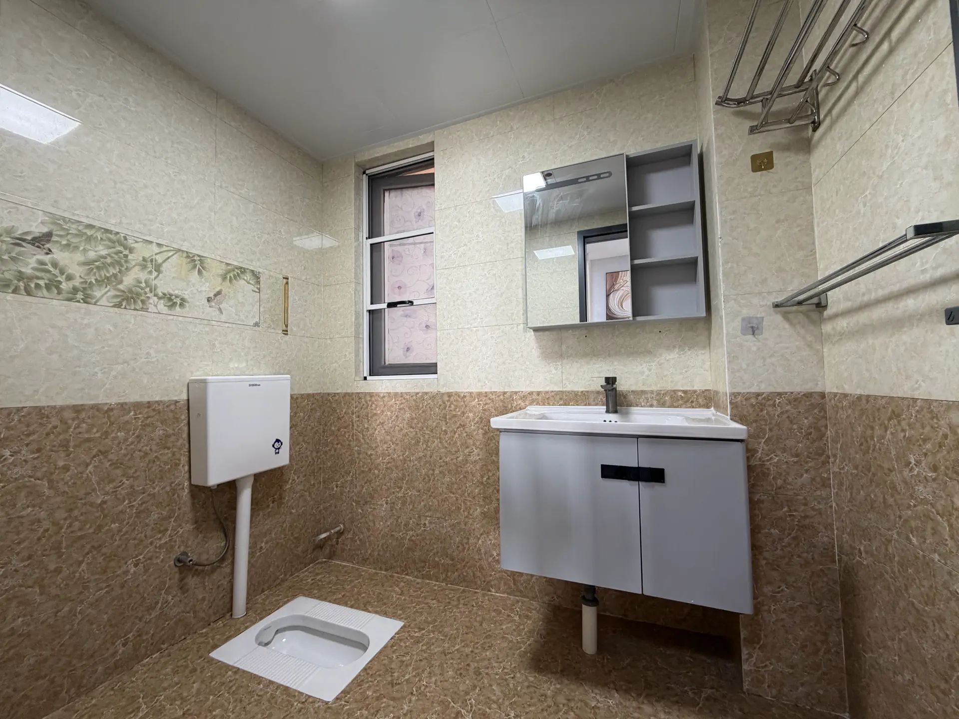 降价了，城东品质小区，公园世家，电梯19楼，东边户，精装三房两卫，证满二