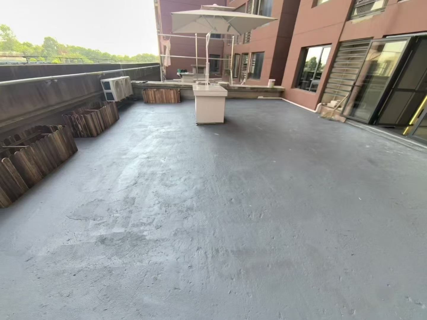 降价了，满庭春，新装精装3房，边户，带入户‬花园！带2个大‬露台80平，满二，单价五千多