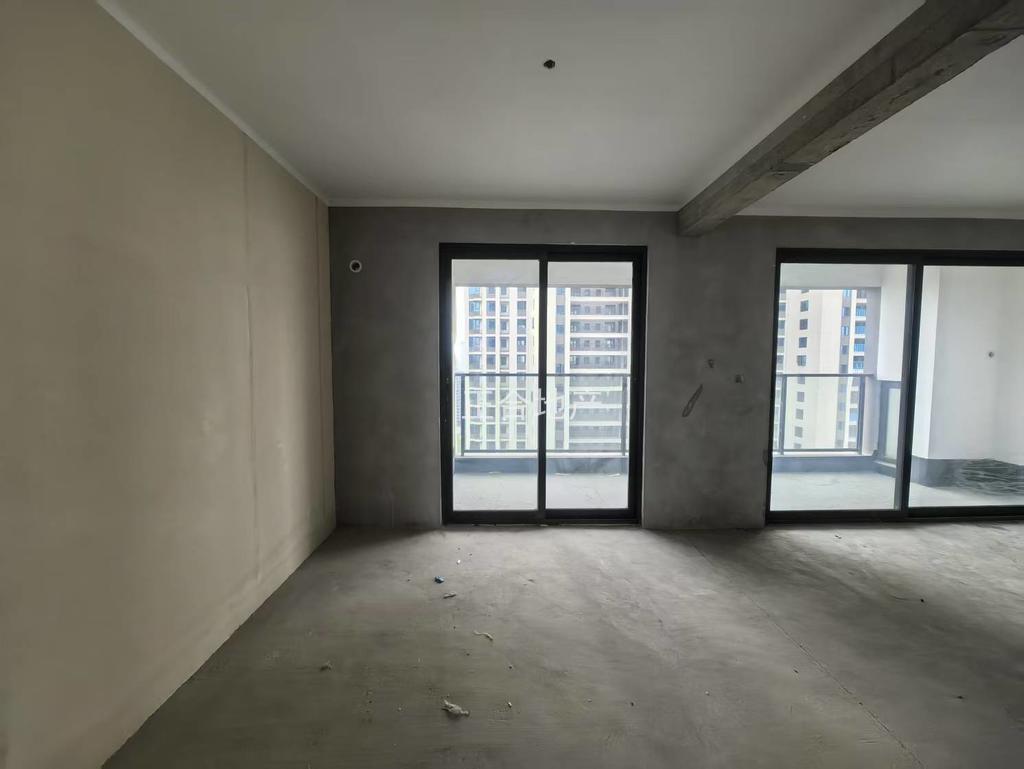 吾悦华府，4房2卫现房，中间好楼层东边户21楼，带车位，房东靠谱急卖，承担一半过户费，