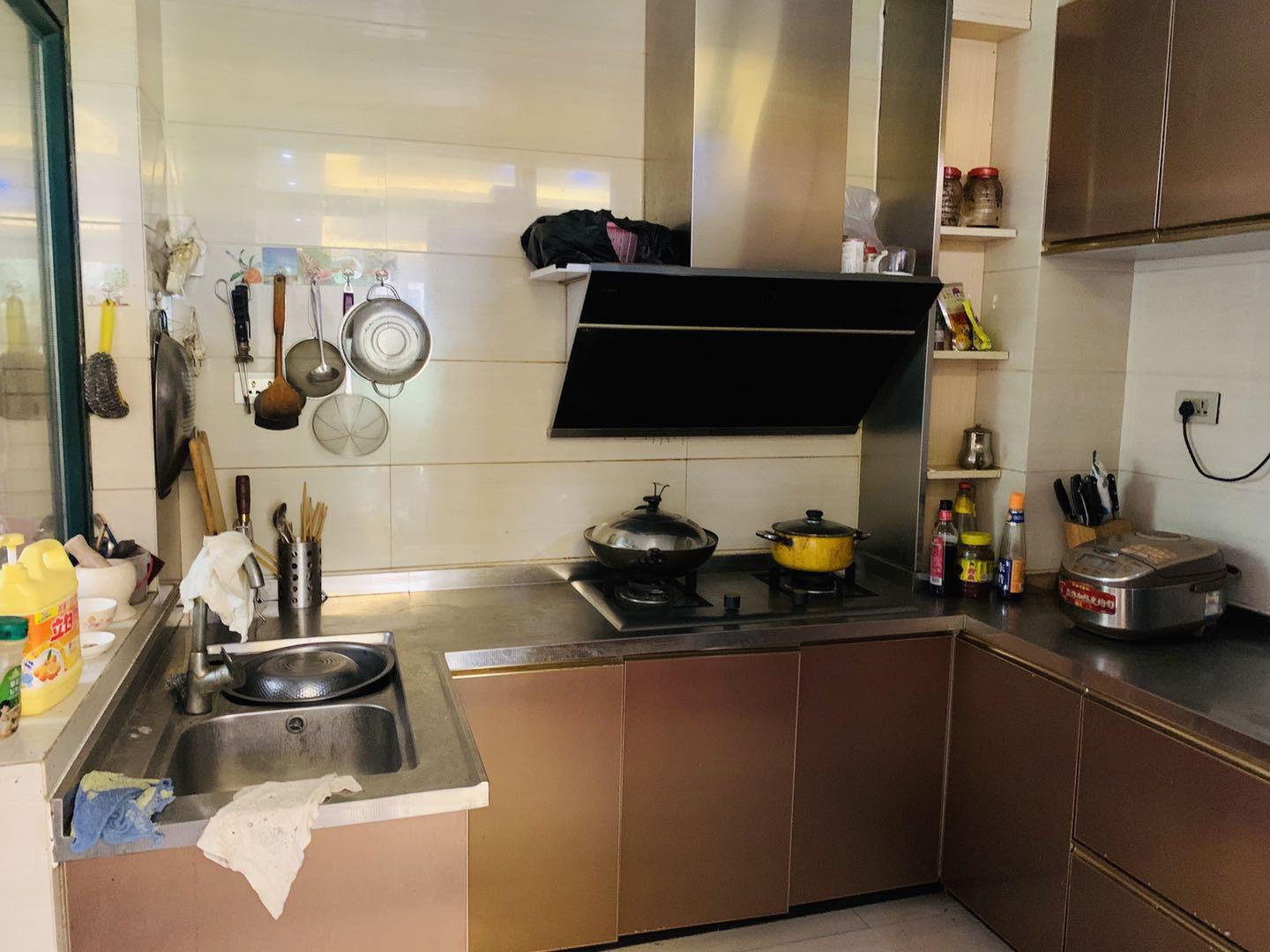 新城一号精装三房，120平，92万，满2