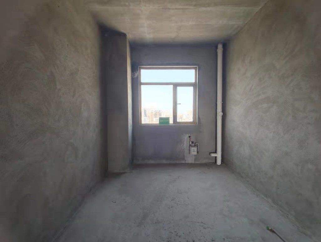 和合国际城超毛坯大四房，户型方正通透，小区的绿化也好，地理位置优越！