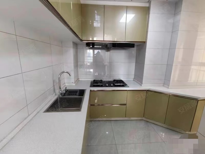 250，降价了，二中旁，森林国际城精装三房，9.9成新，视野采光好，证满二电梯好楼层