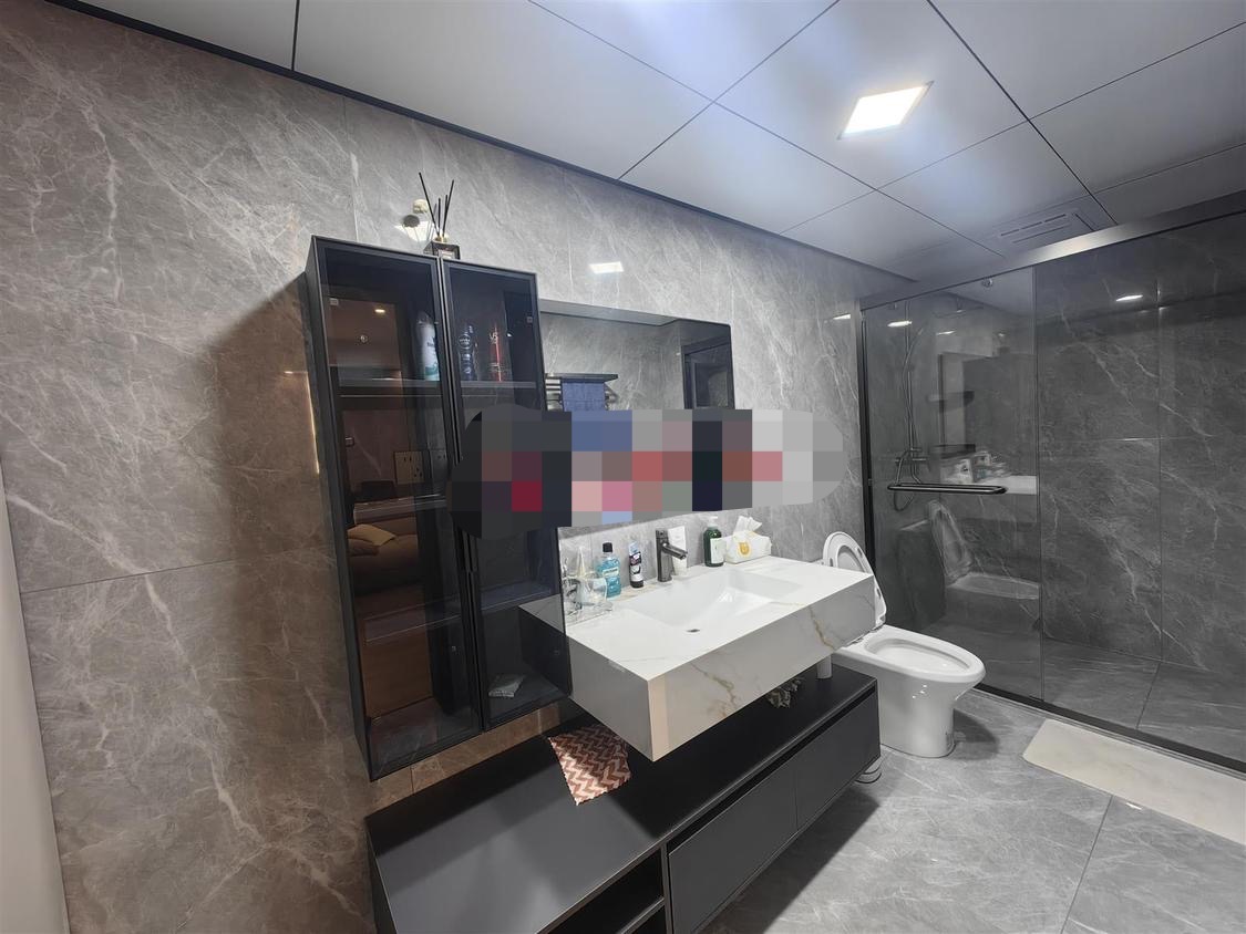 422，城南，新街，精装一室一厅，成色新，诚心出售，