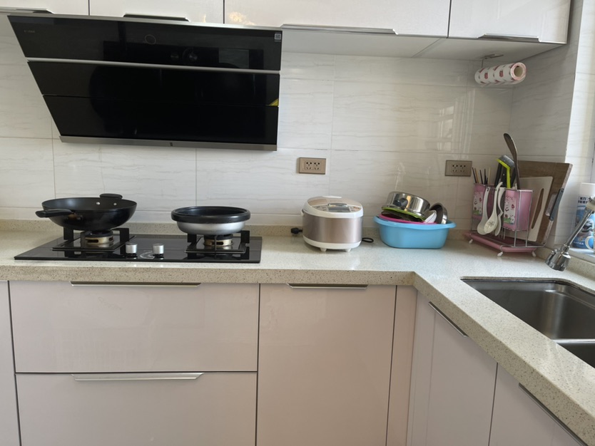 和合国际4期，精装修3室两厅两卫，南北通透，保养好，诚意出售