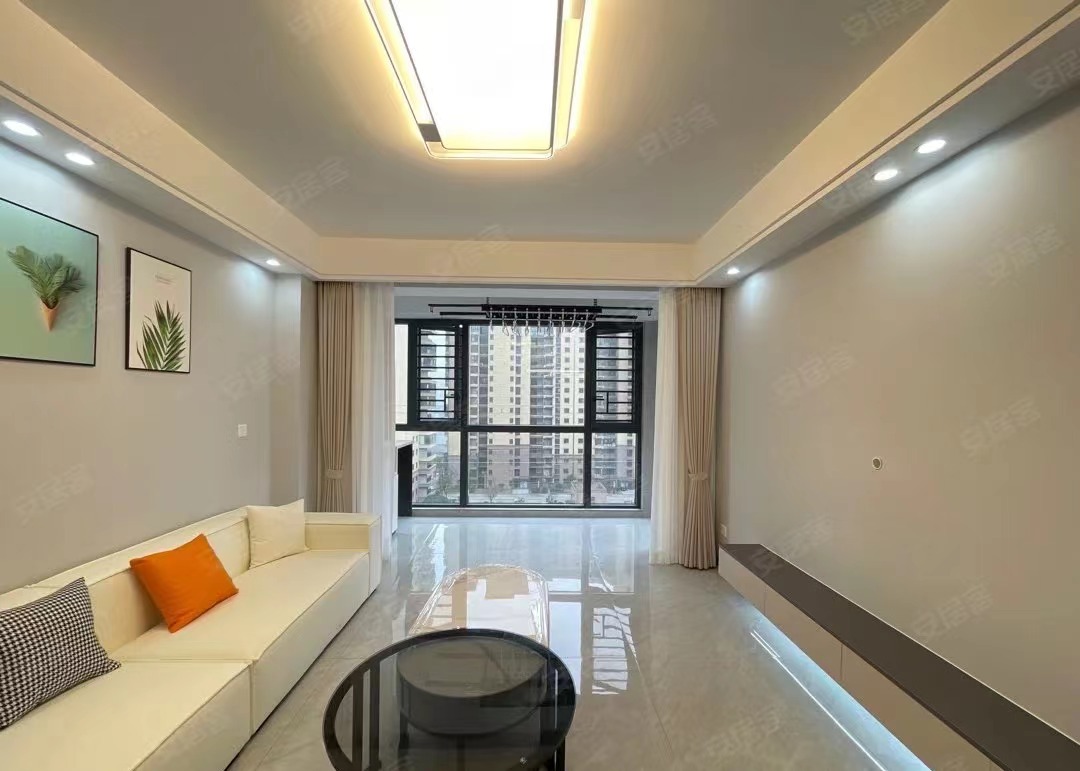 75，降价了，电梯小高层，全新精装3房，前后无遮挡，采光视野好，婚房必选！