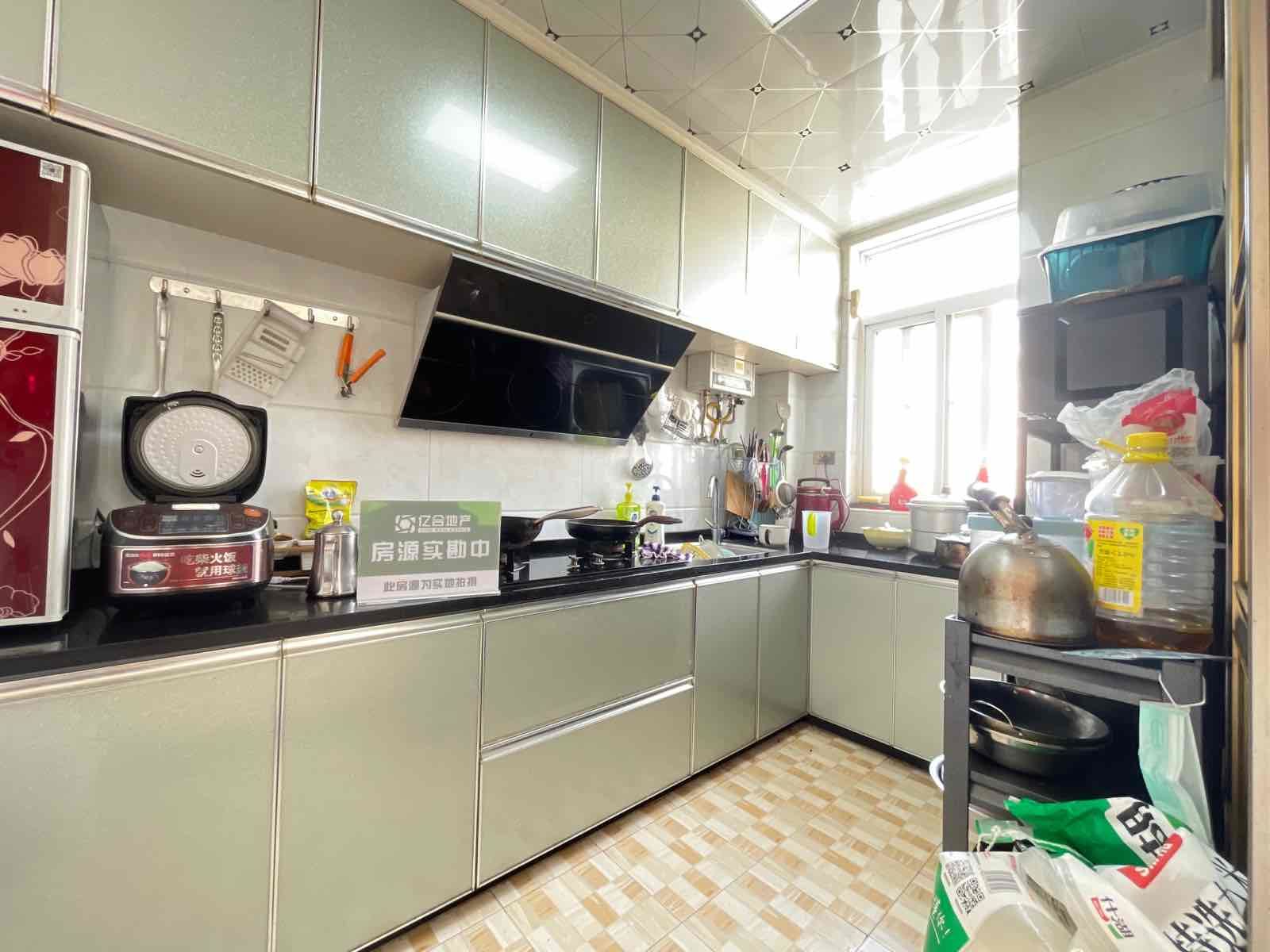 急售合和国际好楼层90平小三房成色新总价低，领包入住