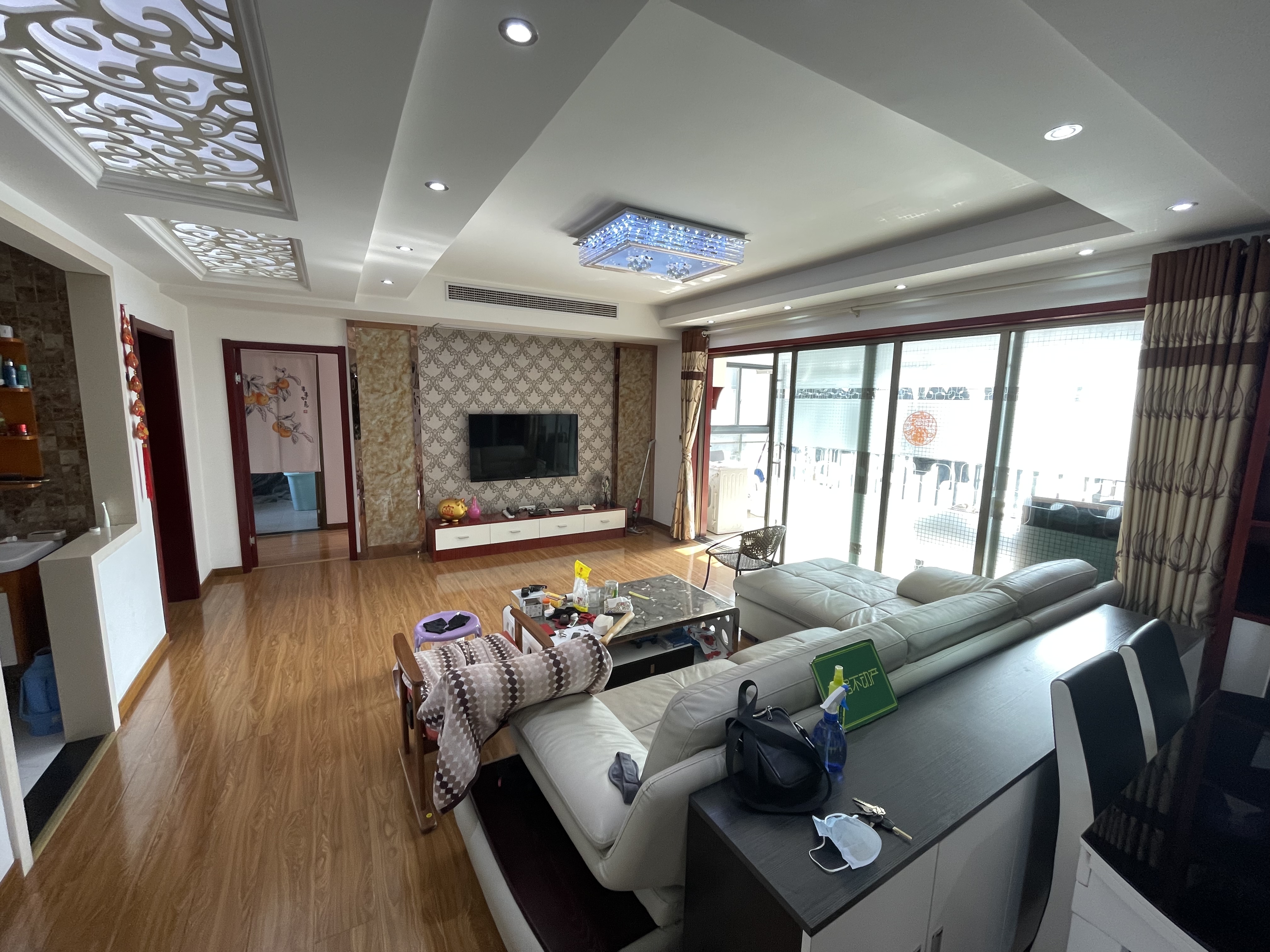 福星城 精装大三房 屋里成色新   出行方便 看房方便