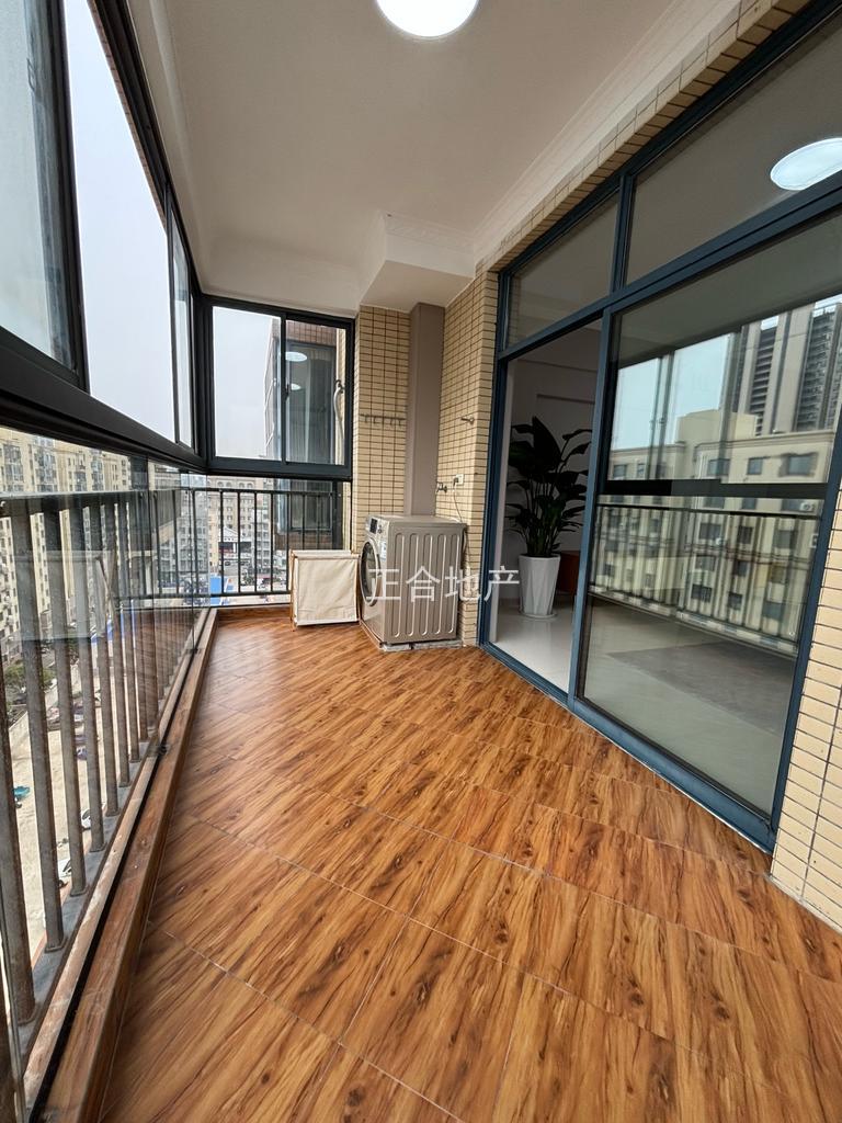 捡漏，城南，一品苑，精装三房两卫，单嫁才4300，好楼层，证满二