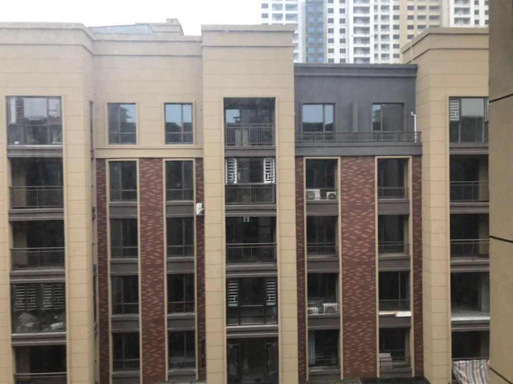 城西绿地华庭香格里拉电梯洋房南北通透优秀楼层诚意出售