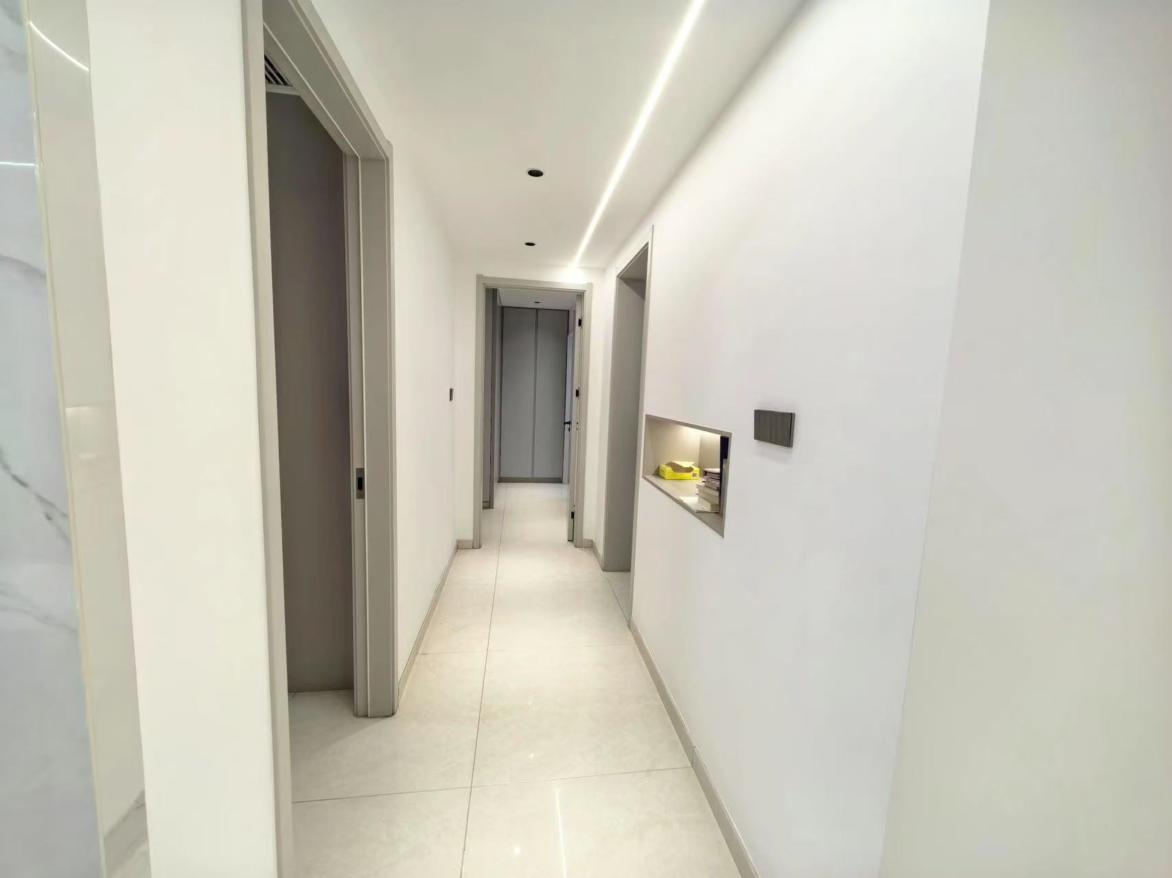 城南，蓝天新城，精‮三装‬房‬两卫，全‮中屋‬央‬空调，‮车带‬位，证满二