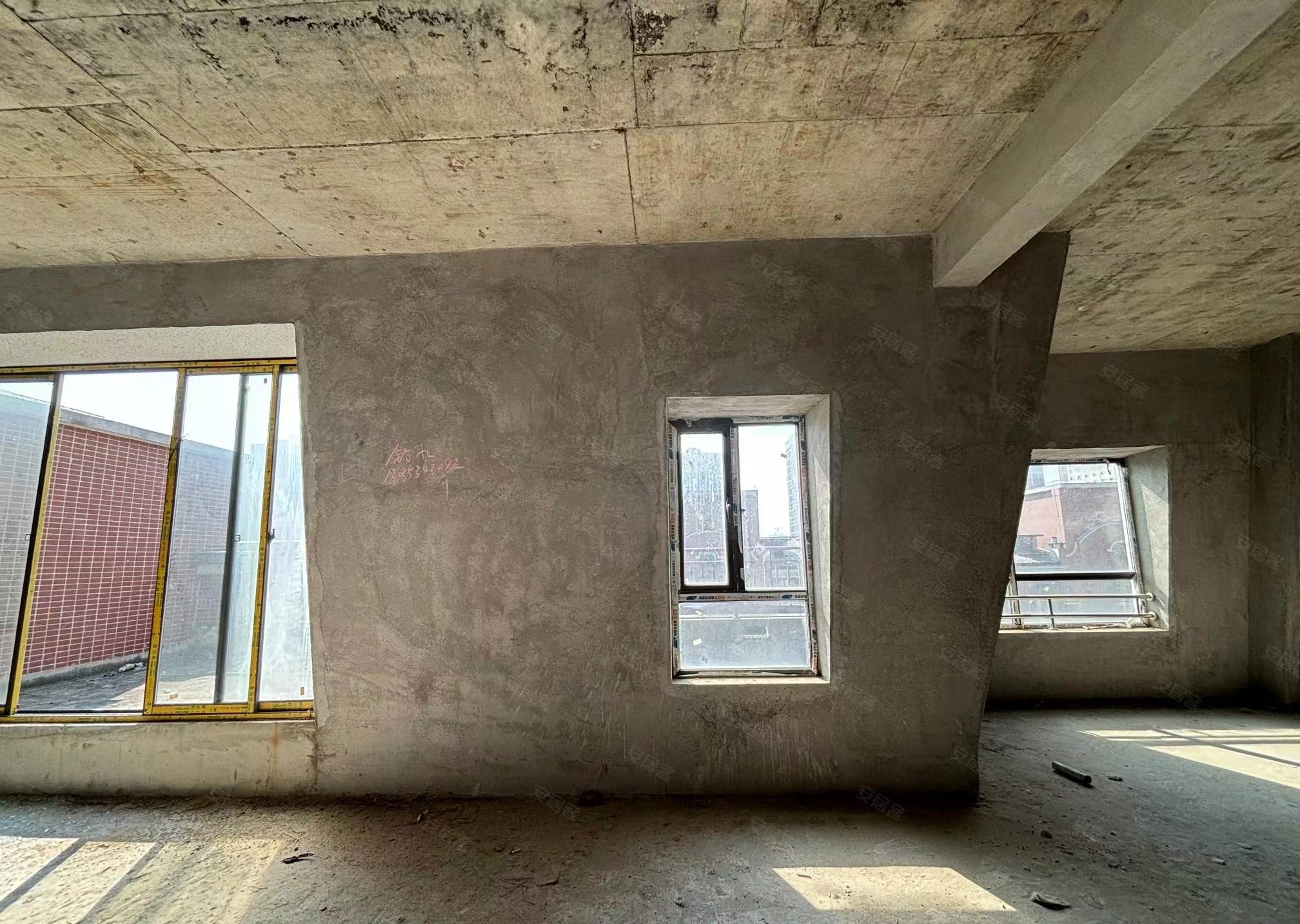 47，房东亏本出，城南忠心位置，电梯洋房，带大露台，证满二，户型视野好