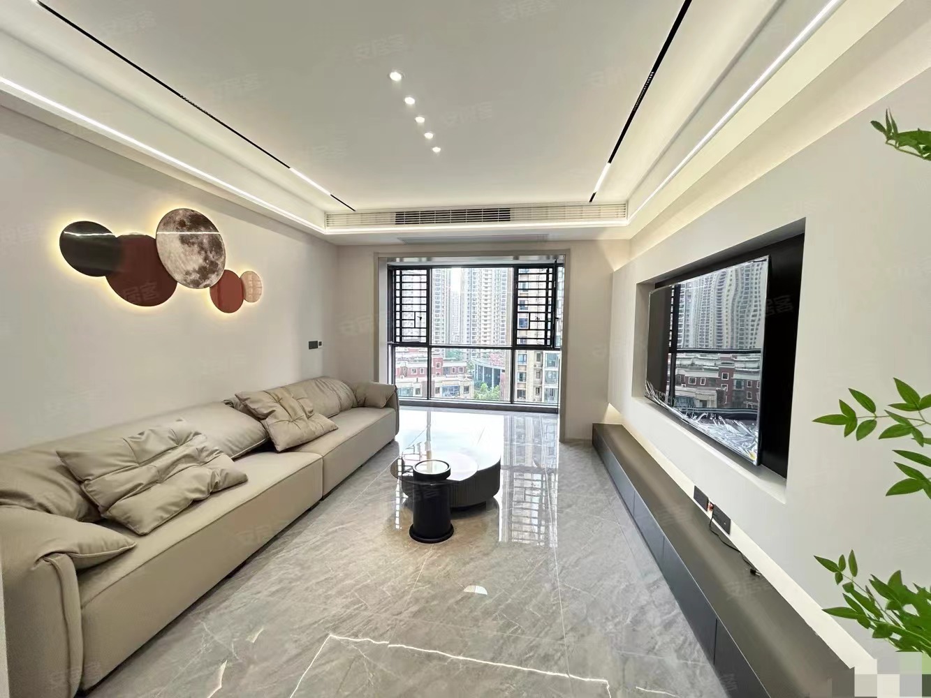 捡漏了，城南森林国际，电梯10楼，全新精装三房，下楼就是新二中二小，证满二