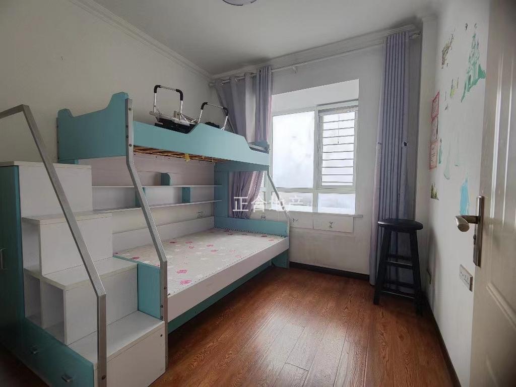 降价了，急售，一中对面，翰墨苑，电梯小高层，好楼层，一口价50万，精装三房，单价4400，