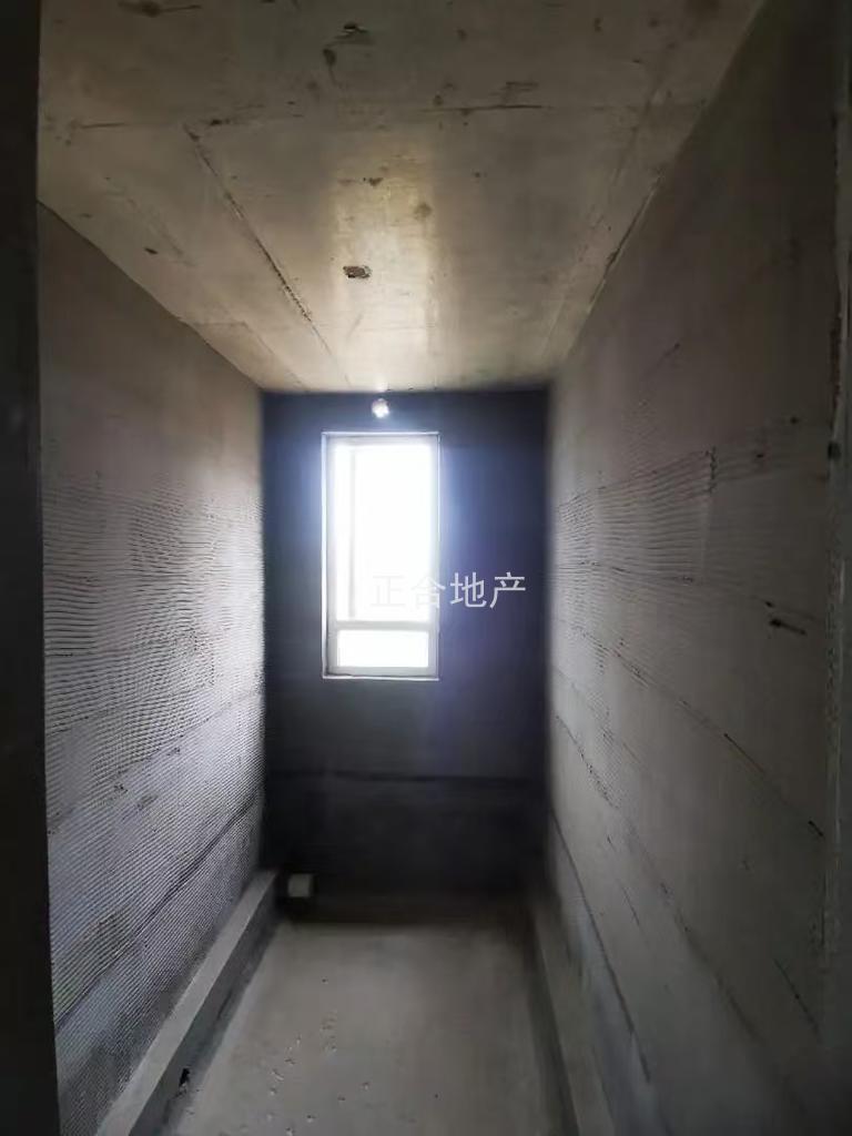 城南，碧桂园，单价5200，毛坯四房，电梯好楼层10楼，证满二，大阳台