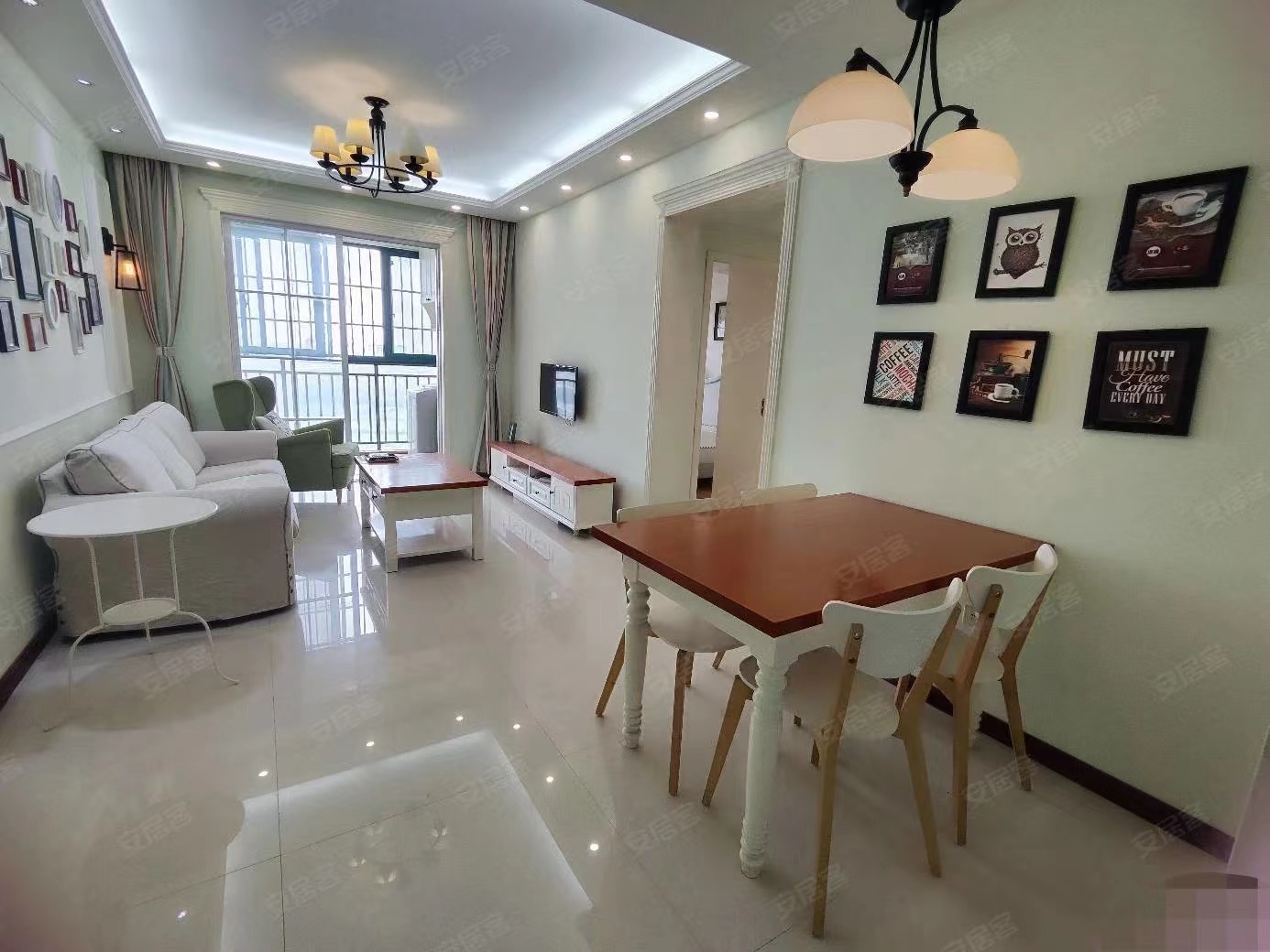 55，房东亏本出，一中正对面，精装2房，保养新，证满二