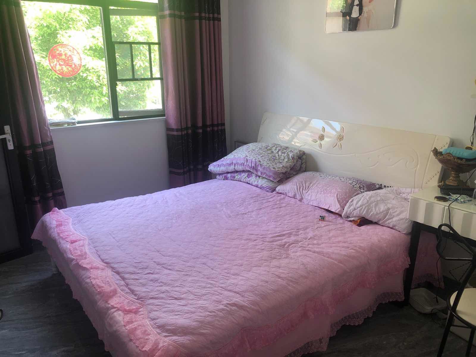 城南，新城一号五期洋房，复式楼，1楼带超大院子➕4个停车位，证满二