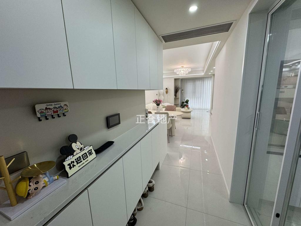 降价了，急售，城南，吾悦，电梯好楼层7楼，精装三房二卫，​全屋中央空调拎包入住