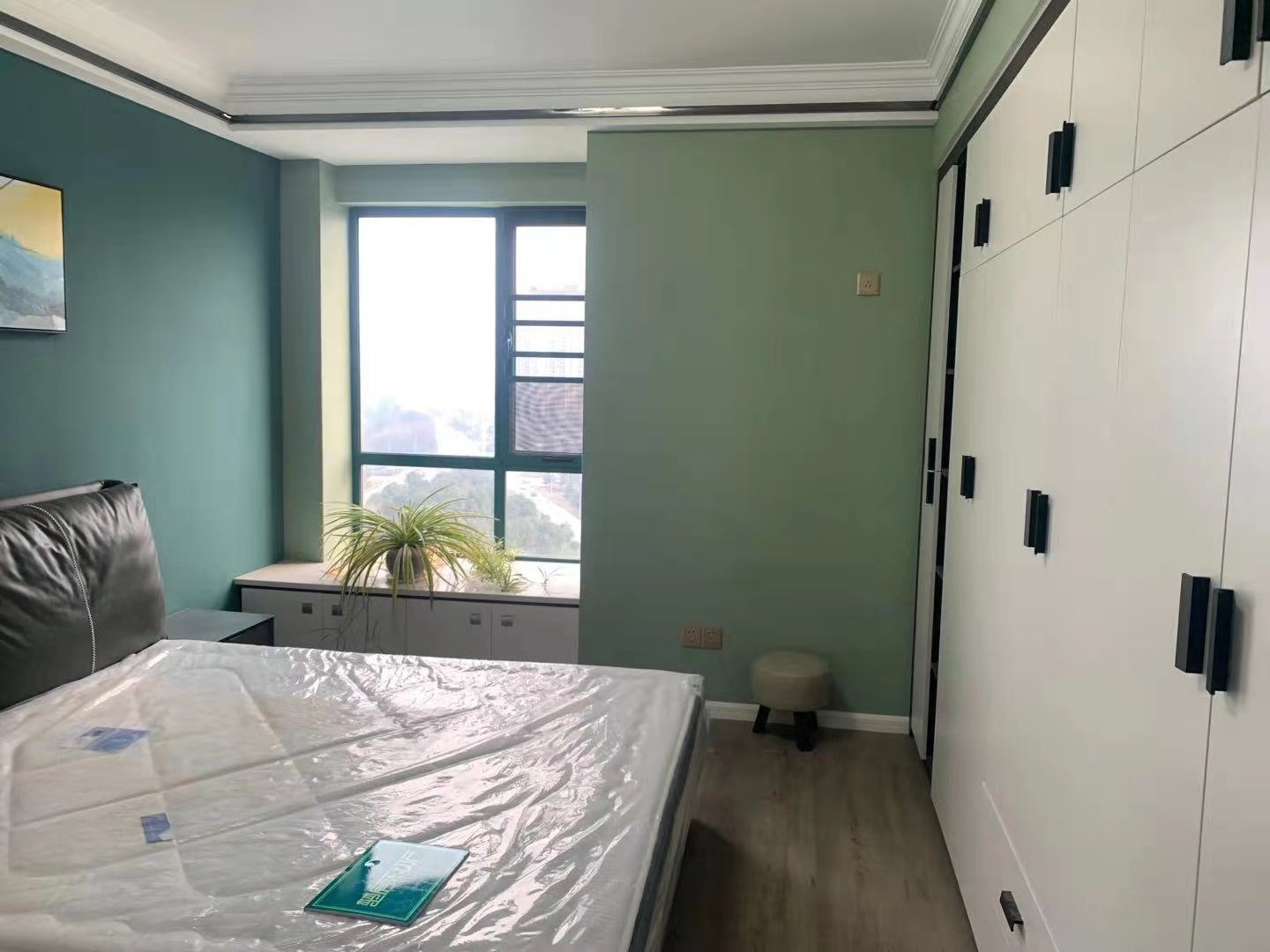 新城一号五期全新装修一天未住大三房诚意出售