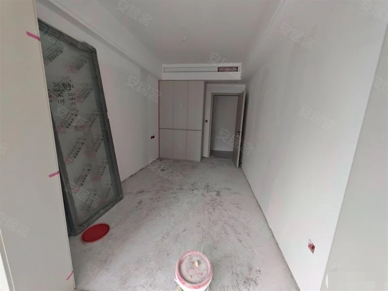 433，城南，朝阳丽景，小高层5楼，精‮半装‬成品，边户，‮房三‬两卫，​捡漏