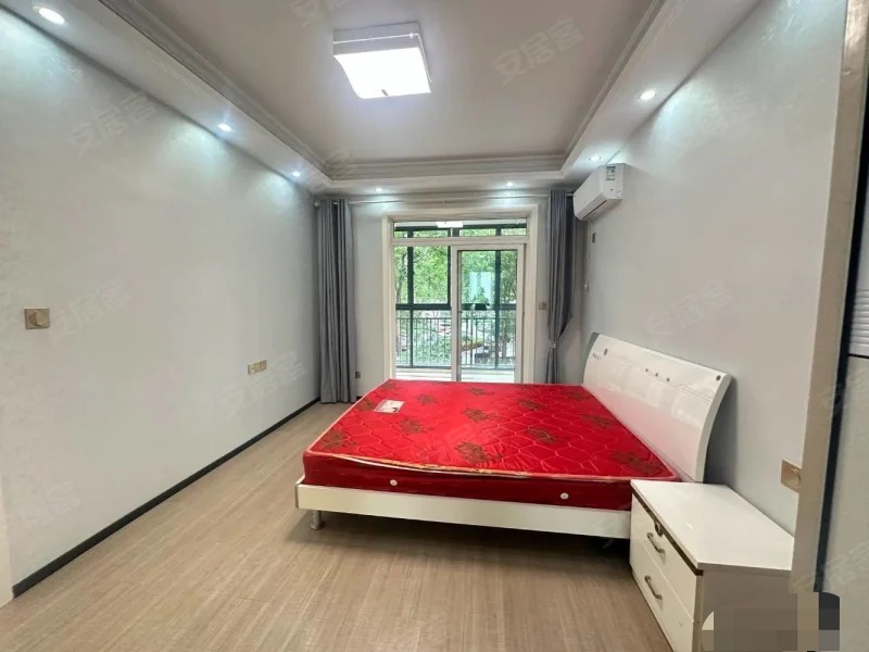 城南，森林国际，精装3房2卫！成色新，送个露台，诚心出售，证满二