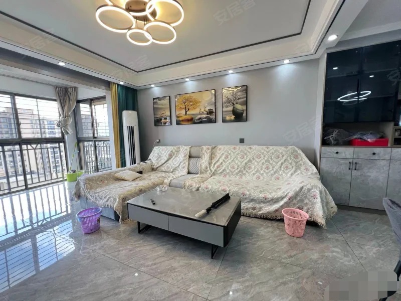 锦绣江山，单价5500，精装3房，中高楼层，业主自己装的婚房，满二