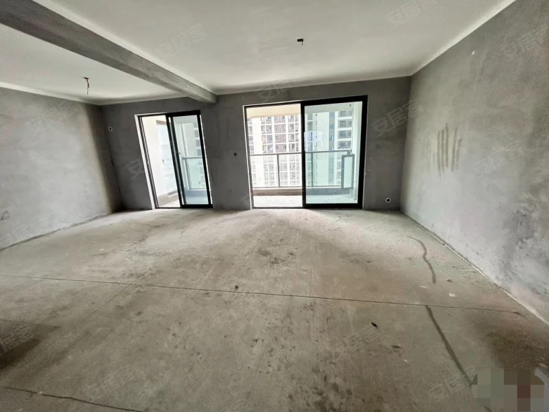 急卖，城南，吾悦广场，现房，毛坯三房两卫，好楼层14楼，房东包满二，单价6000