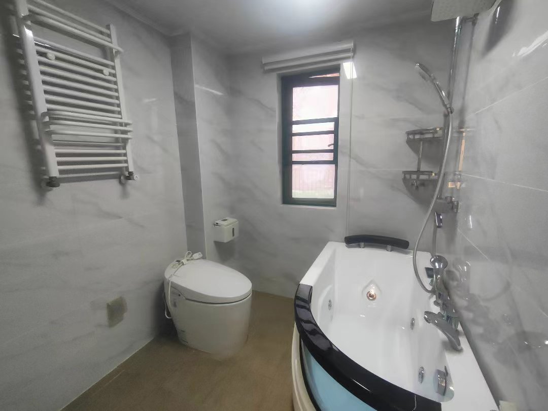 德政金园香榭里北.精装三房两卫.带露台.证件满二.看房方便