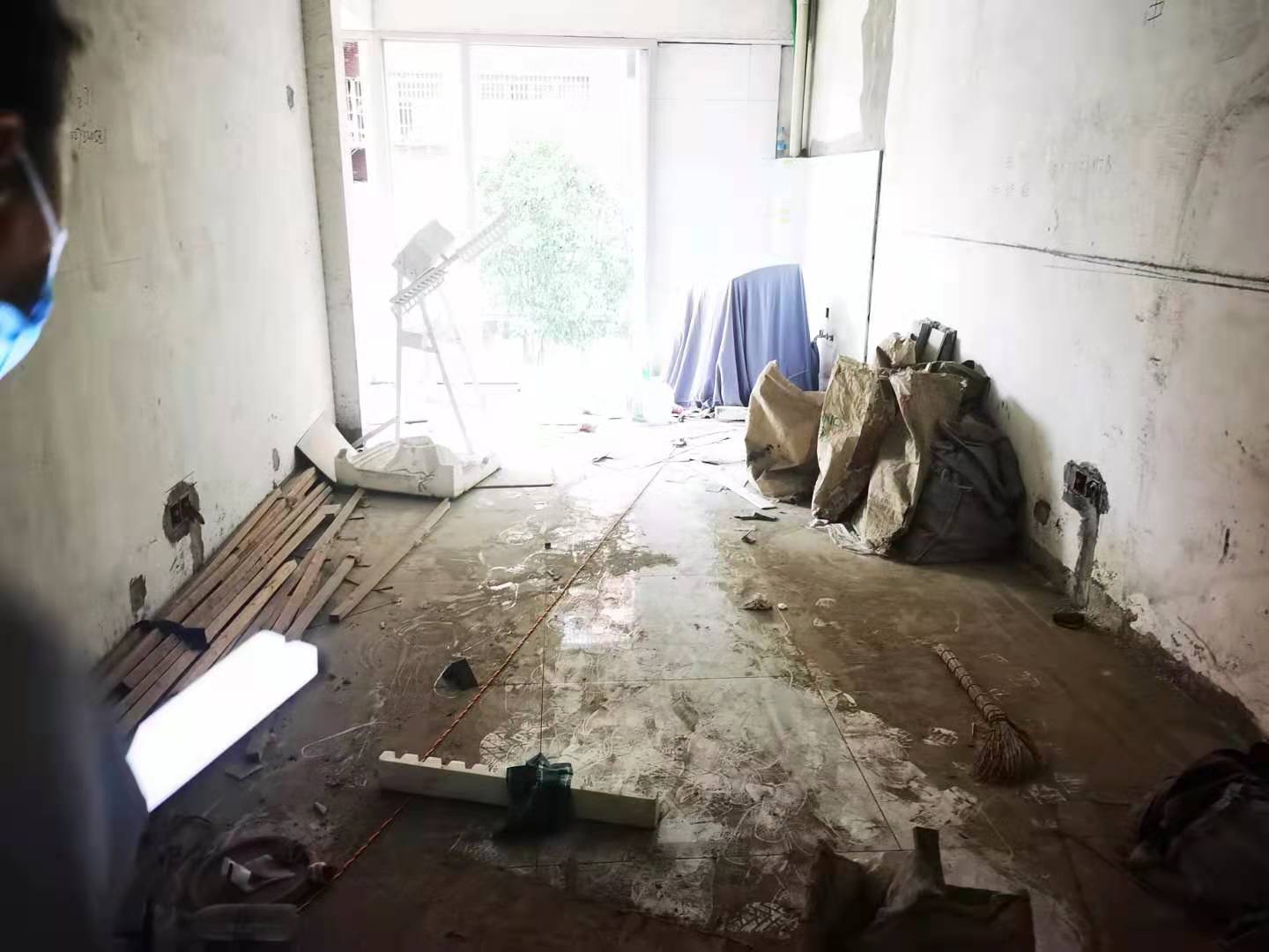 党校宿舍清水毛坯简单装修了哈有院子停车住起来又安静外观也新