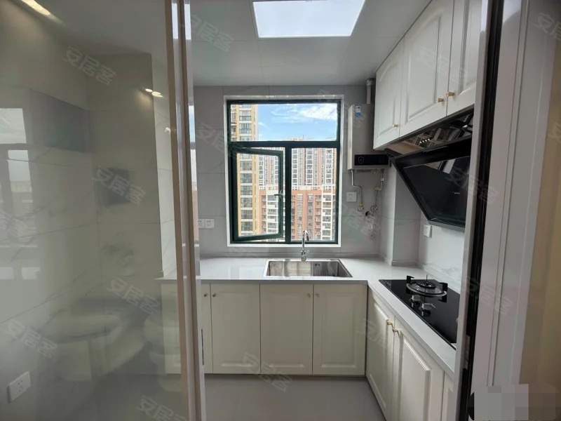 城南，新街，电梯19楼，边户，法式风三房，证满二，元泰三中沔阳xiao学