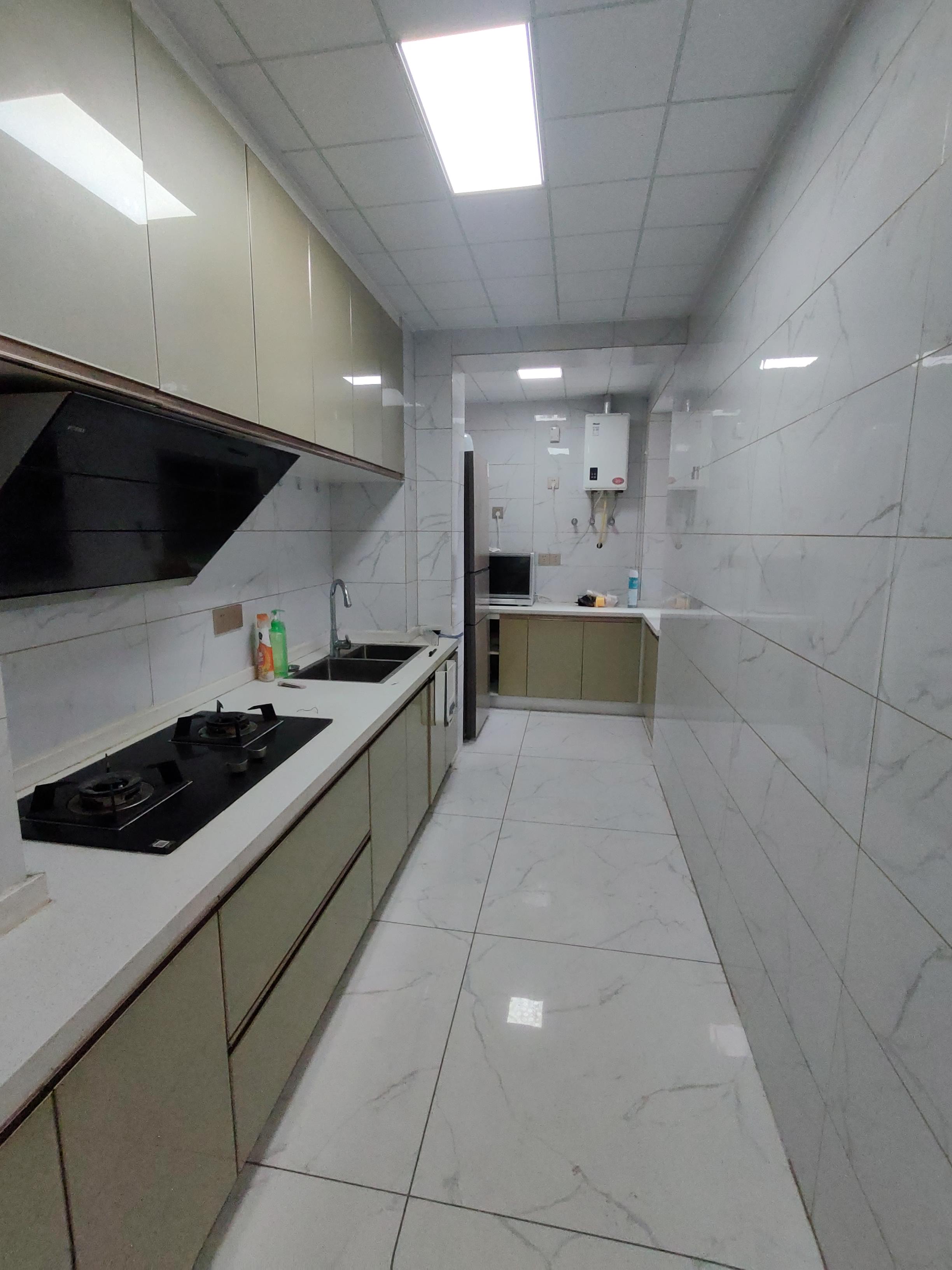 森林国际.精装大两房.诚意出租.看中可谈