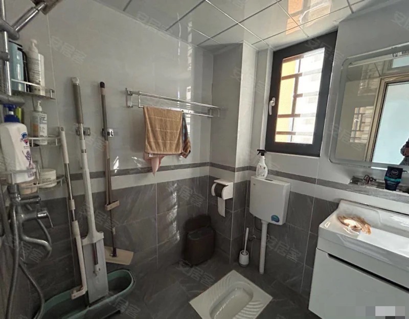 房东诚心出售，仙桃满庭春，精装3房，单价5100，户型方正，好楼层