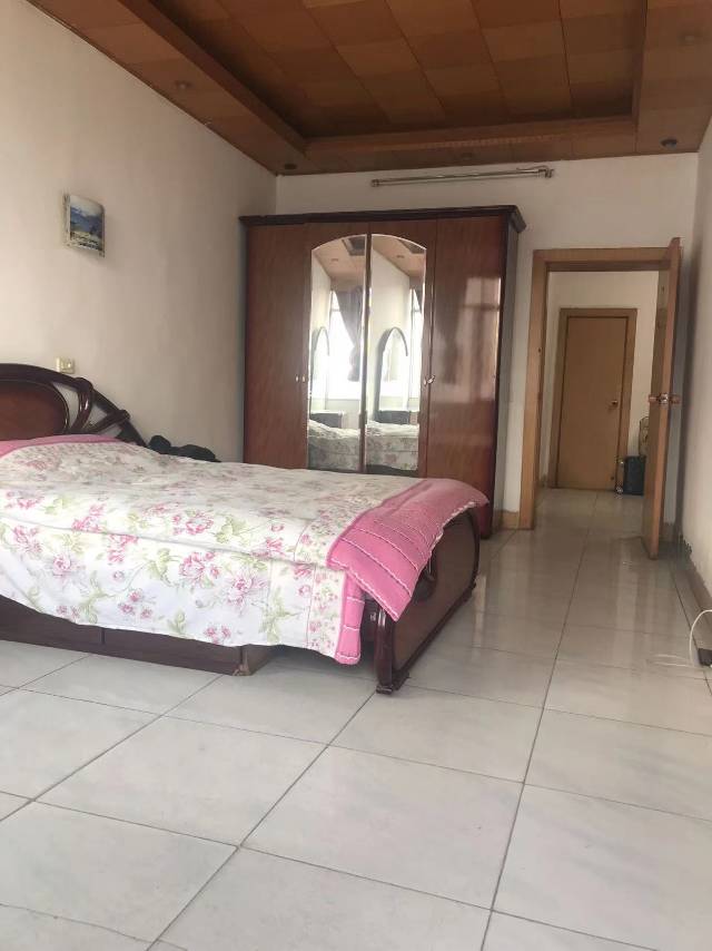 实验幼儿园，实小，三中，仙桃中学附近买一层得两层出售