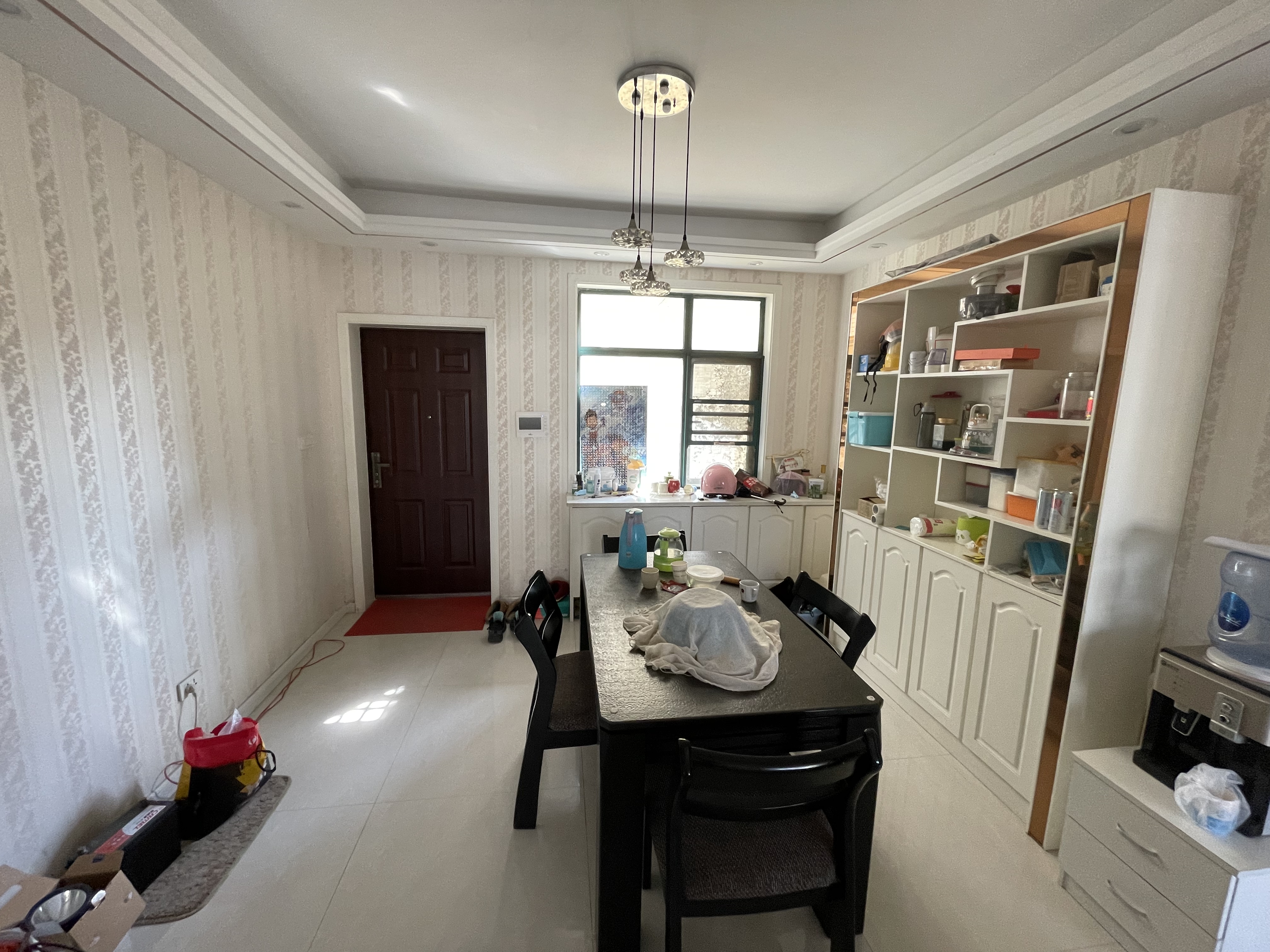 新城一号四房带装修老证双阳台大户型下楼就是操场