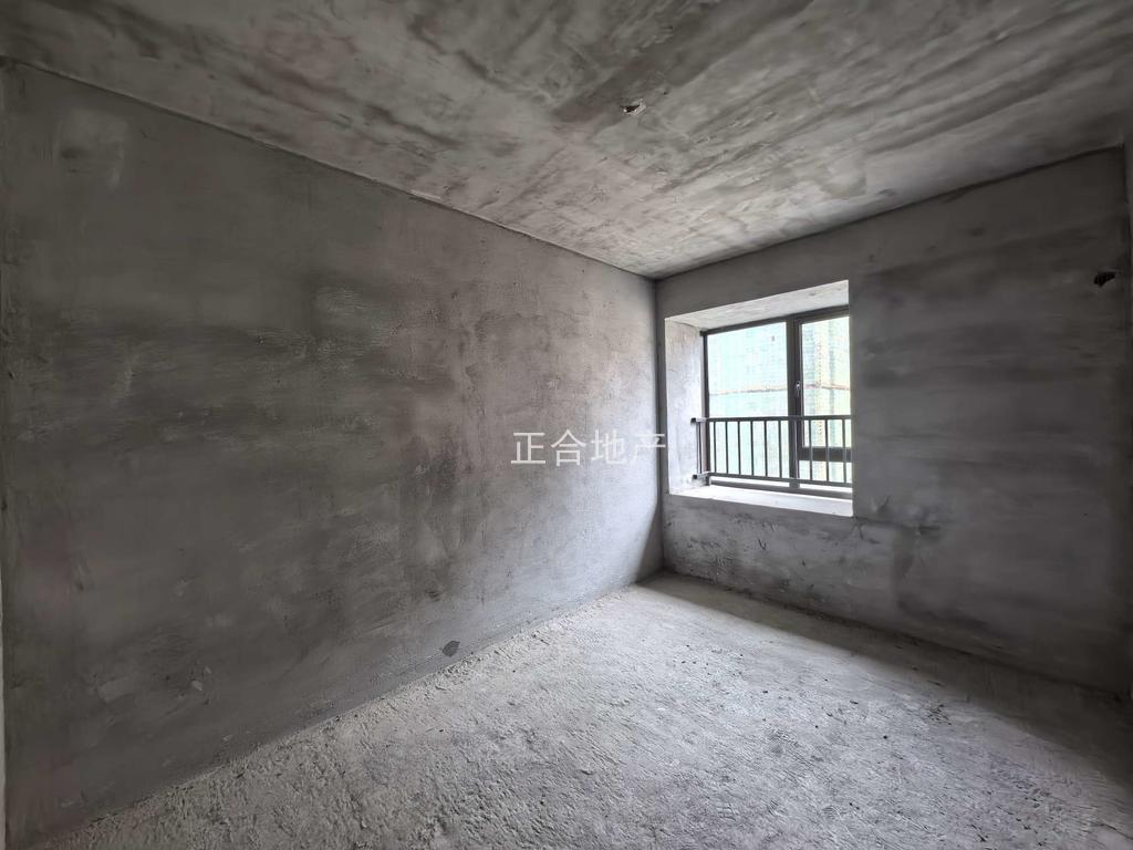 荣怀a区，现房，电梯小高层，好楼层15楼，4开间朝南，68万包满二