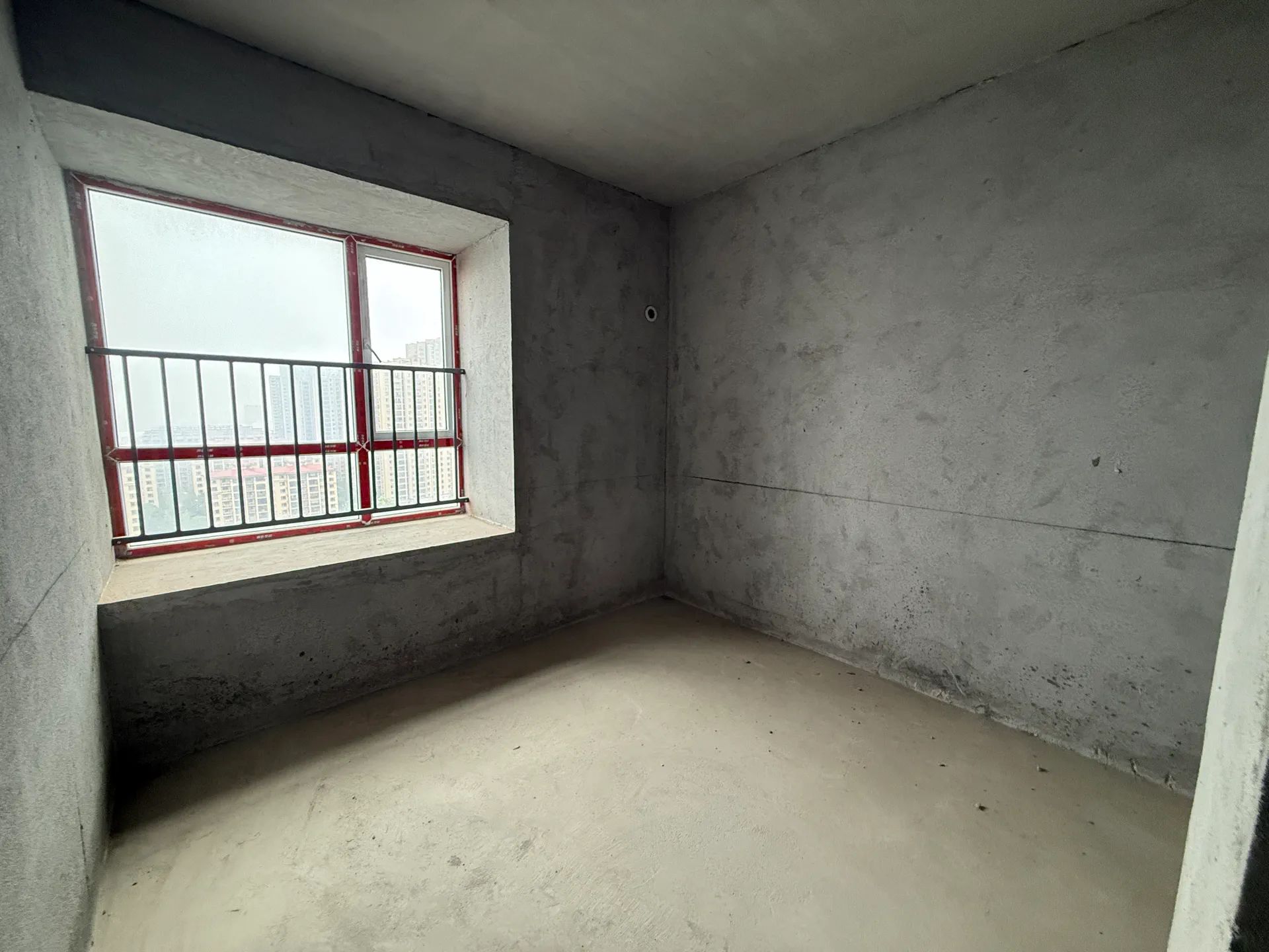漏房，新妇幼对面，鸿升现代城二期，风和日丽三中，单价3000，证满二