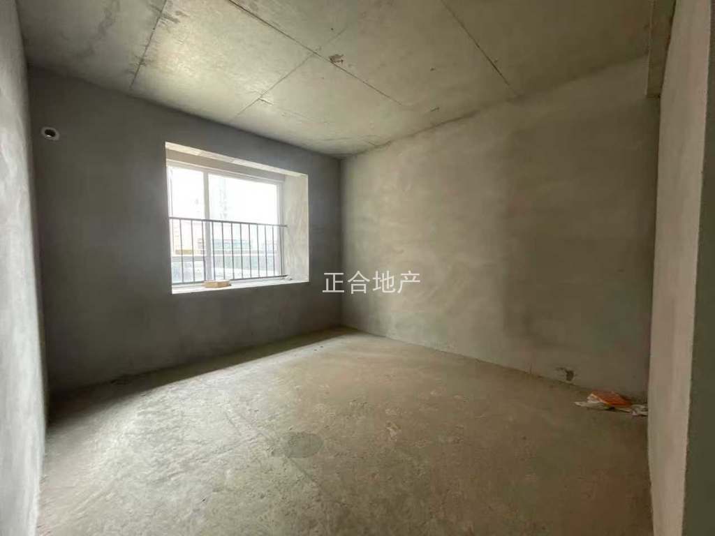 捡漏啦，满庭春，毛坯4房2卫，诚心卖，单价4200，新三中旁