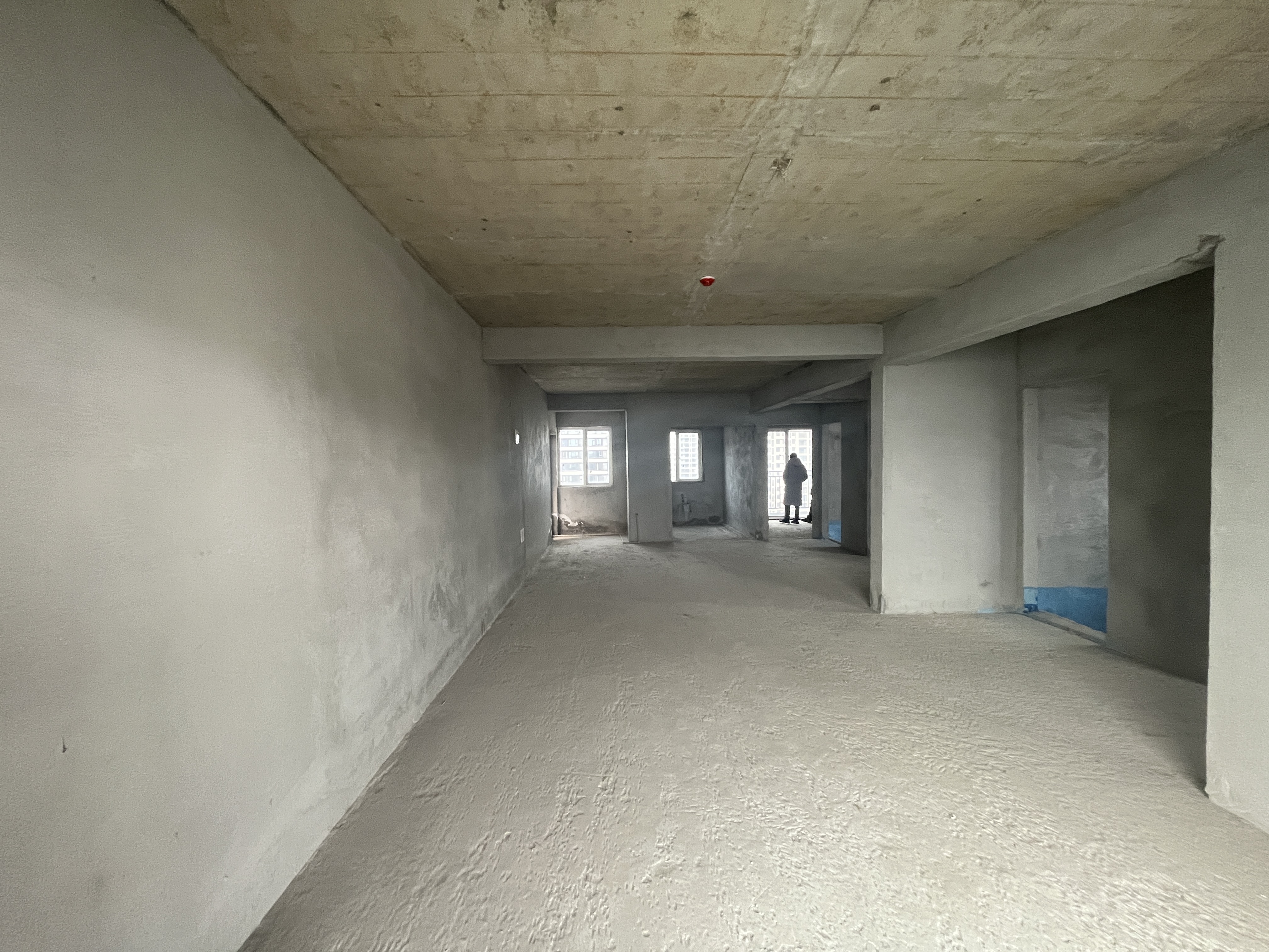 蓝天白云.毛坯三房.带车位，南北通透.看房方便