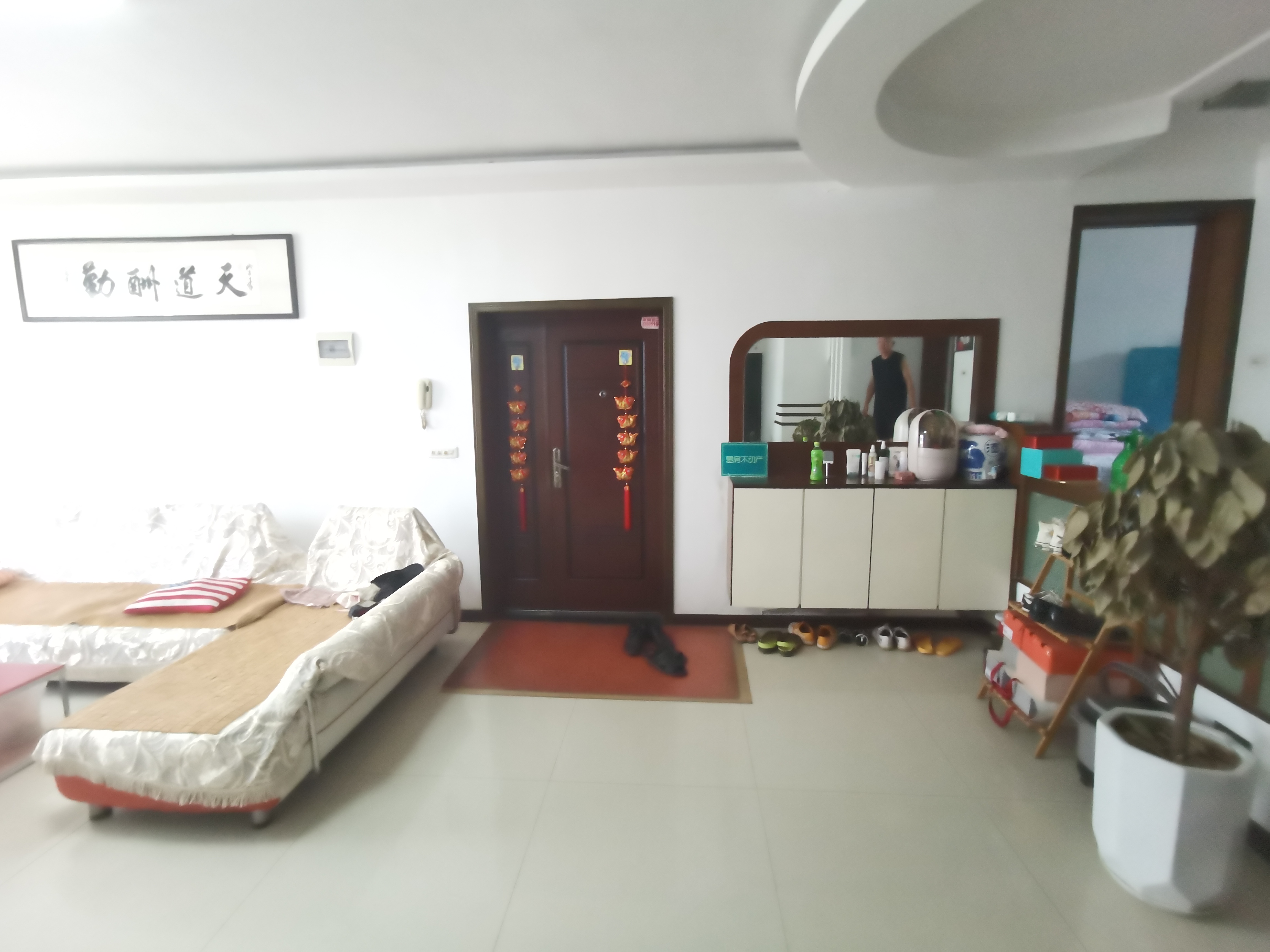 宏运名居精装大三房，少有的错层，房东诚心卖