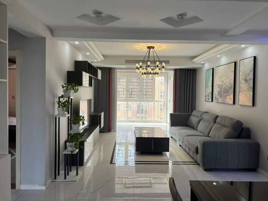 捡漏，满‮春庭‬，电梯小‬高层，好楼层16楼，东边户， ​精装三房， ​送‬车位，